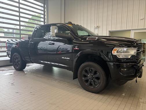 2020 RAM 3500 Laramie Crew Cab 4x4 6'4' Box