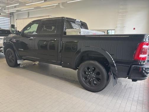 2020 RAM 3500 Laramie Crew Cab 4x4 6'4' Box