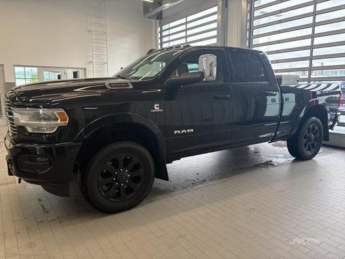 2020 RAM 3500 Laramie Crew Cab 4x4 6'4' Box