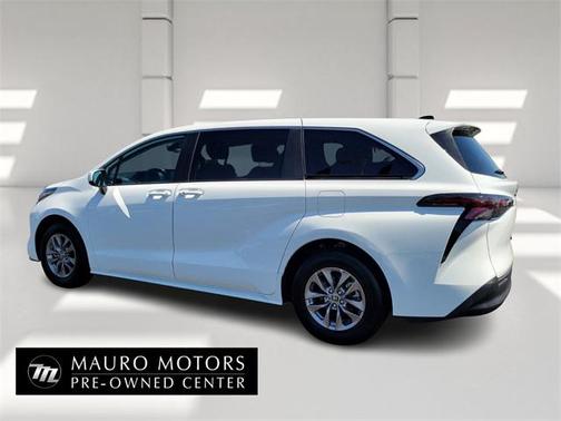 2024 Toyota Sienna LE