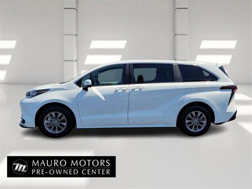 2024 Toyota Sienna LE
