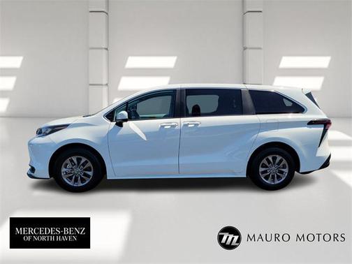 2024 Toyota Sienna LE