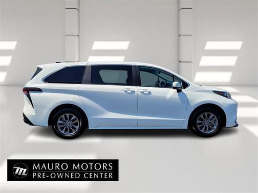 2024 Toyota Sienna LE