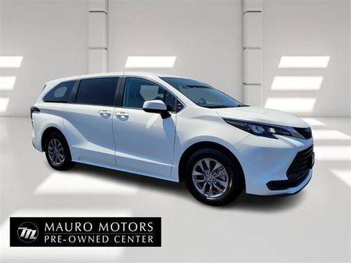 2024 Toyota Sienna LE