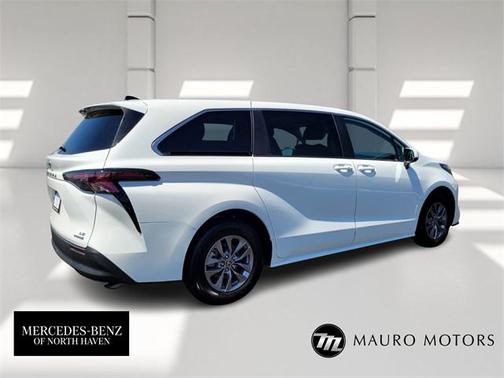 2024 Toyota Sienna LE