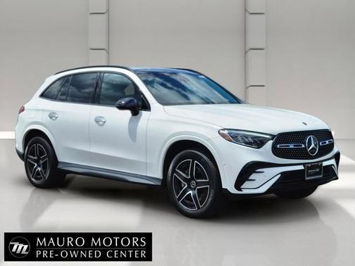 Polar White 2023 Mercedes-Benz GLC 300