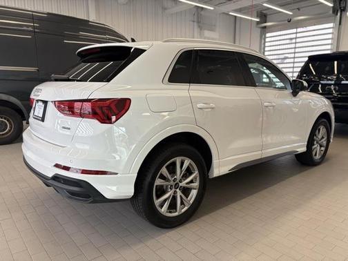 2024 Audi Q3 Premium 45 TFSI S line quattro Tiptronic
