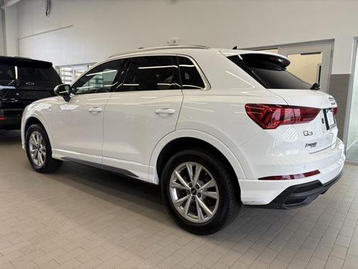 2024 Audi Q3 Premium 45 TFSI S line quattro Tiptronic