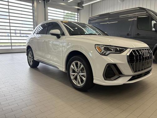 2024 Audi Q3 Premium 45 TFSI S line quattro Tiptronic