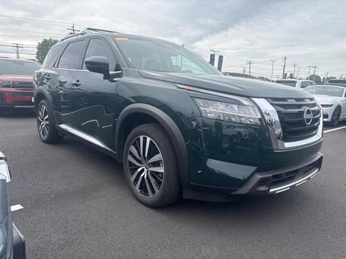 2023 Nissan Pathfinder Platinum 4WD