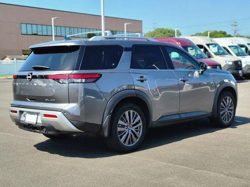 Gun Metallic 2022 Nissan Pathfinder SL