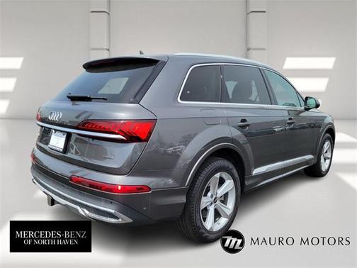 2023 Audi Q7 45 Premium Plus