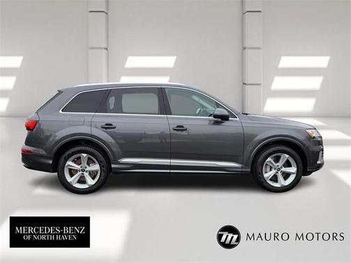 2023 Audi Q7 45 Premium Plus