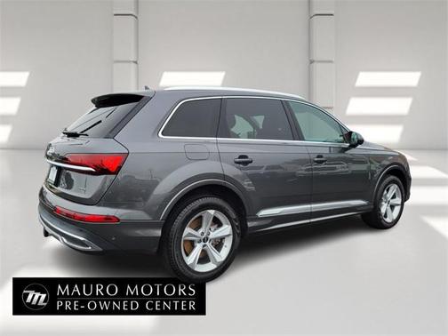 2023 Audi Q7 45 Premium Plus