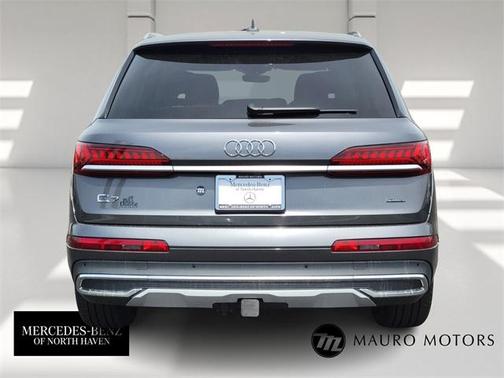 2023 Audi Q7 45 Premium Plus