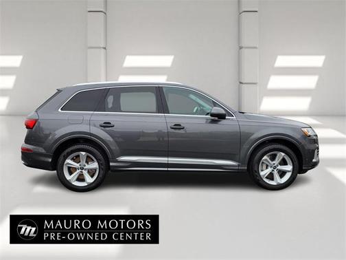 2023 Audi Q7 45 Premium Plus