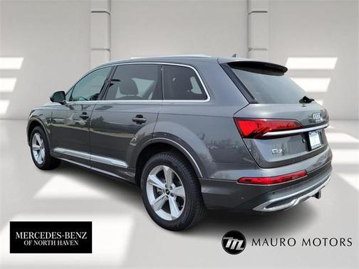 2023 Audi Q7 45 Premium Plus