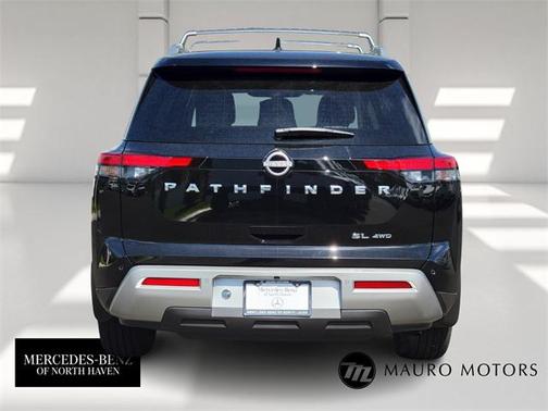 2023 Nissan Pathfinder SL 4WD