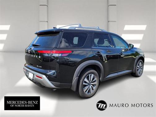 2023 Nissan Pathfinder SL 4WD