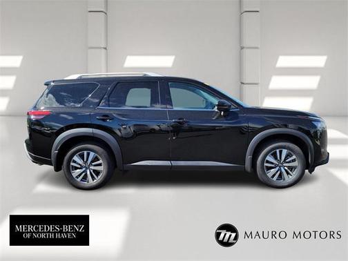 2023 Nissan Pathfinder SL 4WD