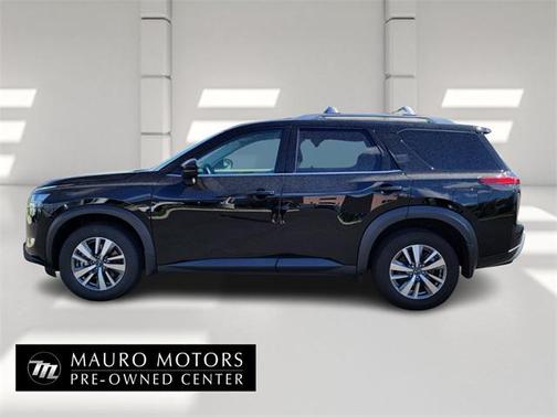 2023 Nissan Pathfinder SL 4WD
