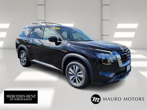 2023 Nissan Pathfinder SL 4WD