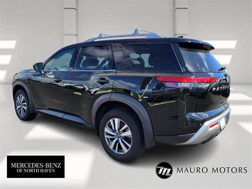 2023 Nissan Pathfinder SL 4WD
