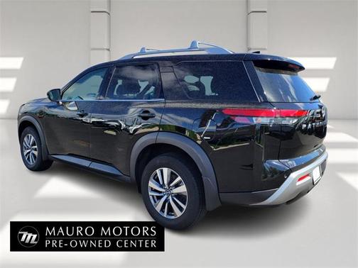 2023 Nissan Pathfinder SL 4WD