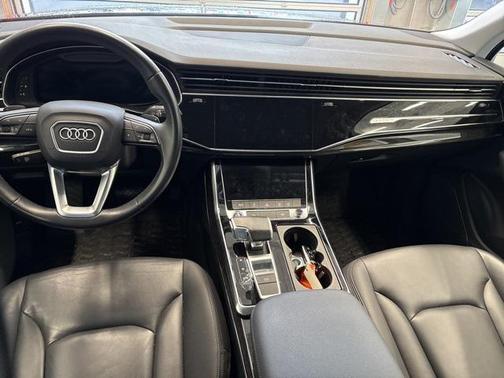 2022 Audi Q7 55 Premium