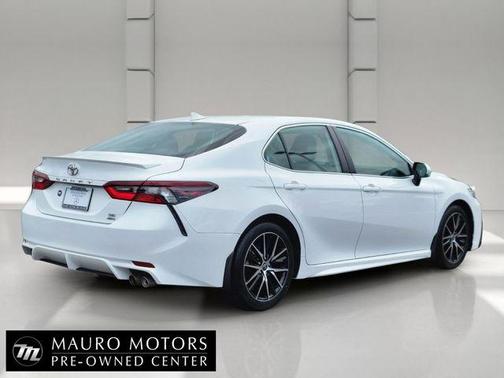 White 2023 Toyota Camry SE