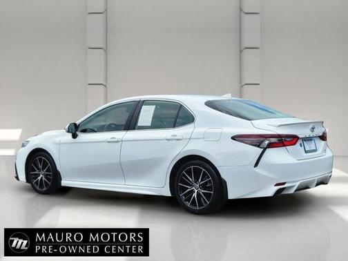 White 2023 Toyota Camry SE