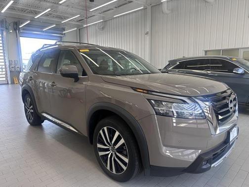 2023 Nissan Pathfinder Platinum 4WD
