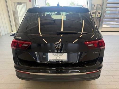 Deep Black Pearl Effect 2022 Volkswagen Tiguan 2.0T S