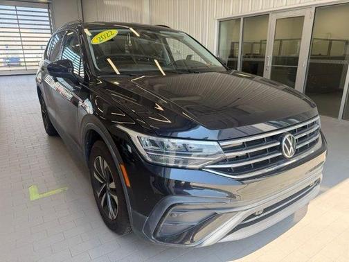 Deep Black Pearl Effect 2022 Volkswagen Tiguan 2.0T S