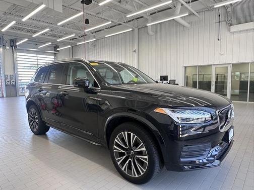 2022 Volvo XC90 T5 Momentum