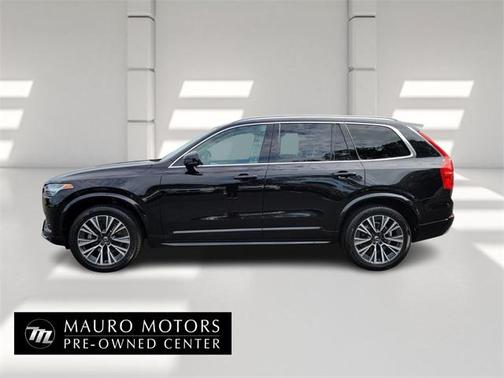2022 Volvo XC90 T5 Momentum