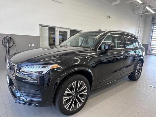 2022 Volvo XC90 T5 Momentum