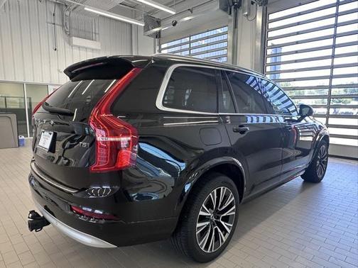 2022 Volvo XC90 T5 Momentum