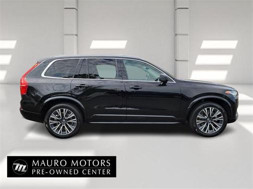 2022 Volvo XC90 T5 Momentum