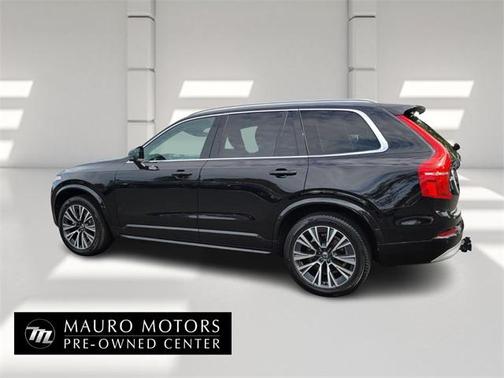 2022 Volvo XC90 T5 Momentum