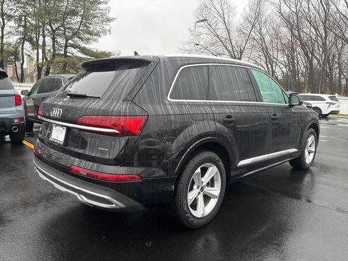 2022 Audi Q7 55 Premium