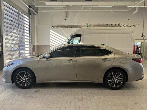 2017 Lexus ES 350 Base