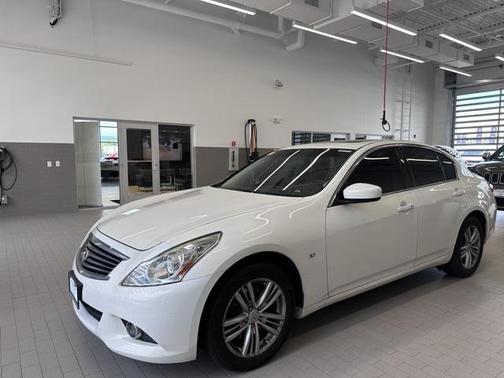 2015 INFINITI Q40 Base