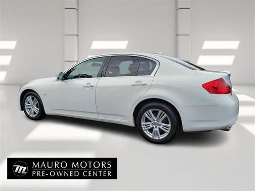 2015 INFINITI Q40 Base
