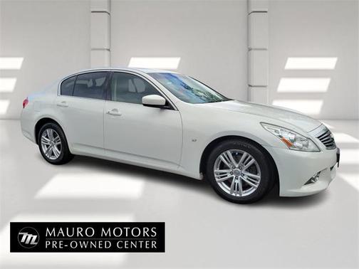 2015 INFINITI Q40 Base