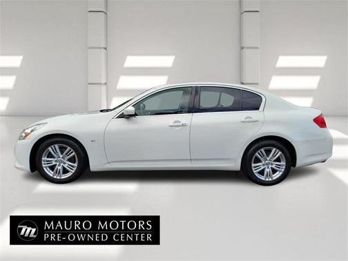 2015 INFINITI Q40 Base