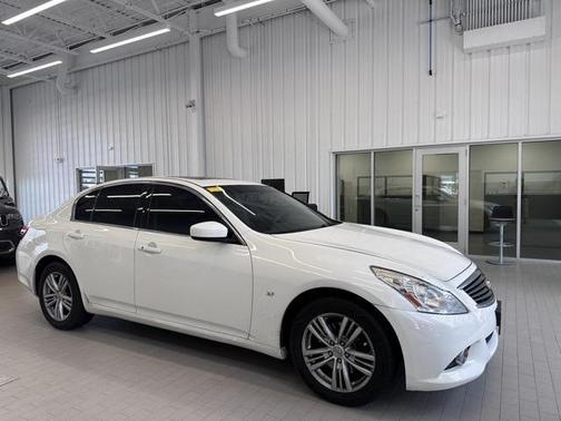 2015 INFINITI Q40 Base