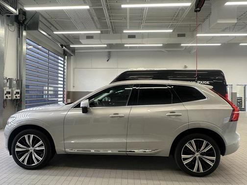 2022 Volvo XC60 B5 Inscription