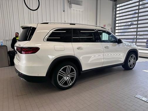 MANUFAKTUR Diamond White Metallic 2024 Mercedes-Benz GLS 450