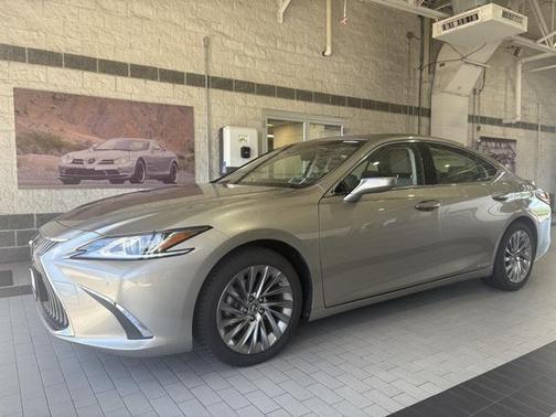 2019 Lexus ES 300h Base